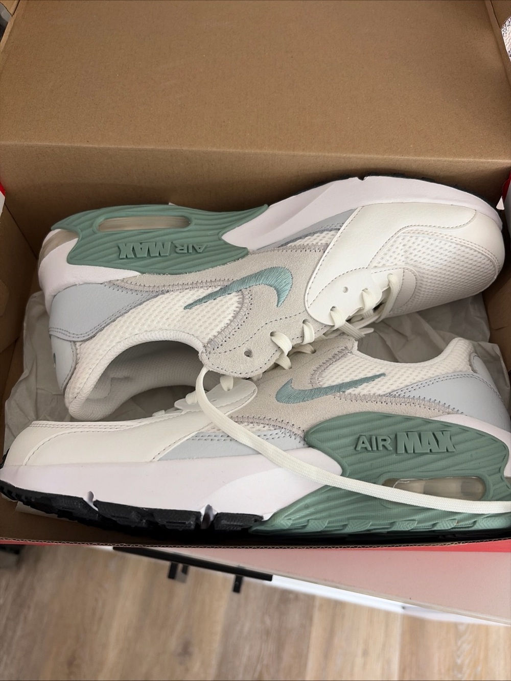 Nike Air Max EXCEE Sneakers in Cannon and White